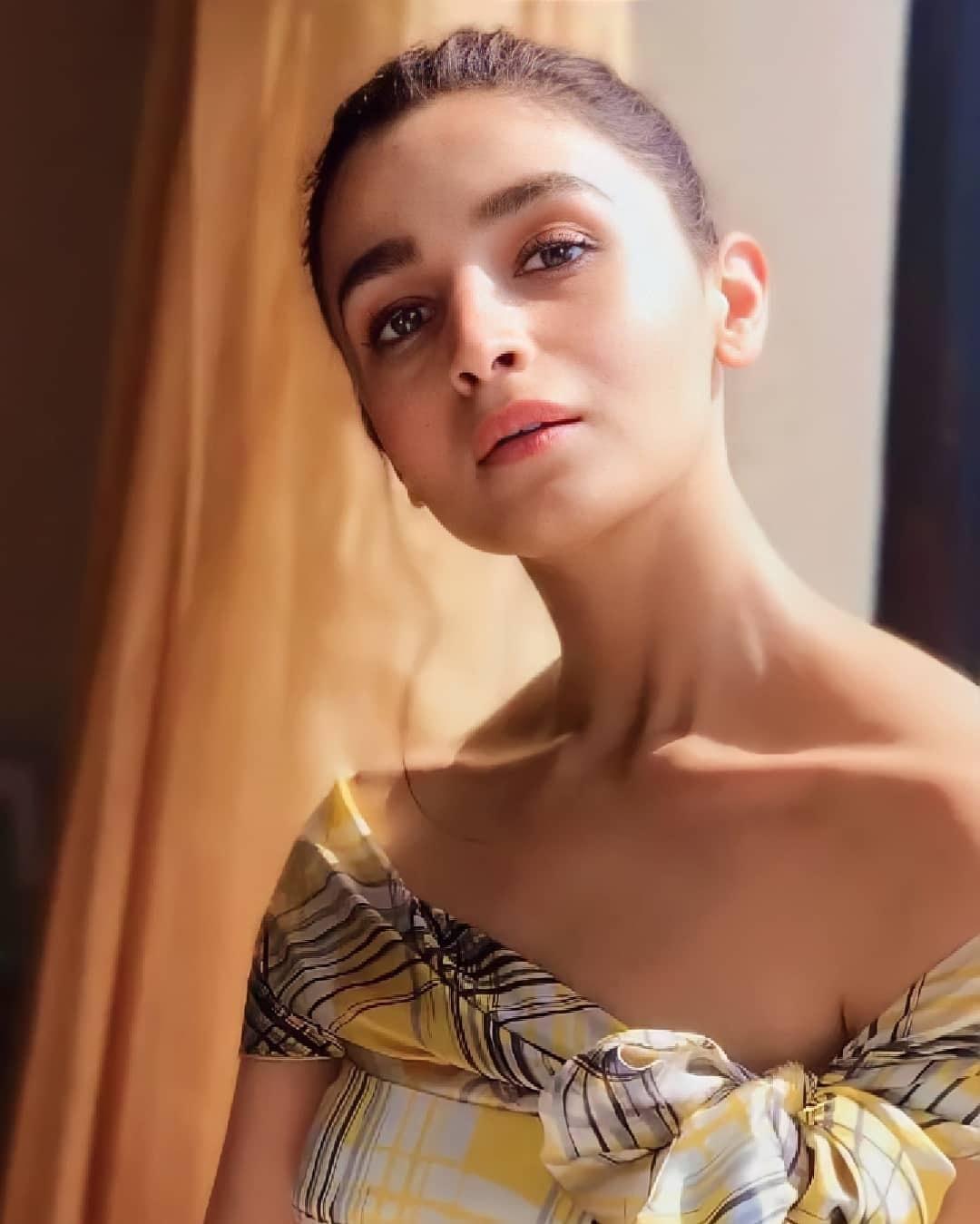 Alia wraps for RRR,leaves for Mumbai
