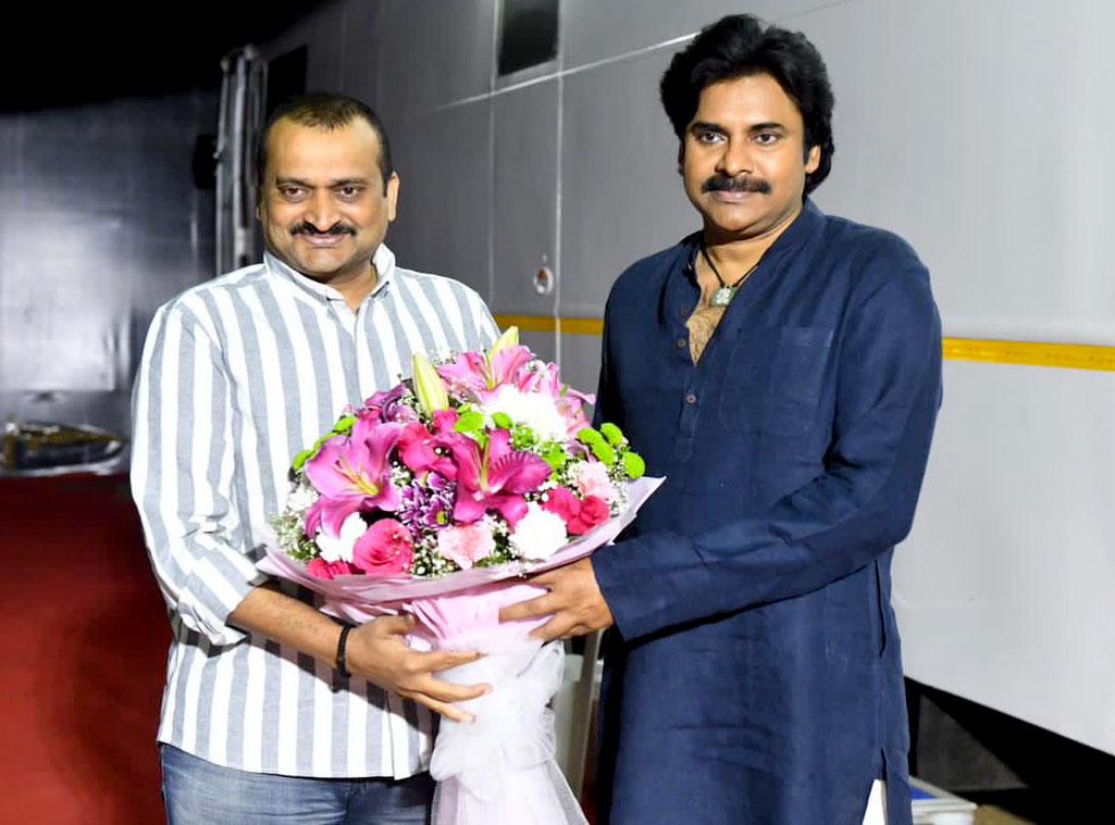 Pawan's bhakt chants 'Chiru mantra'