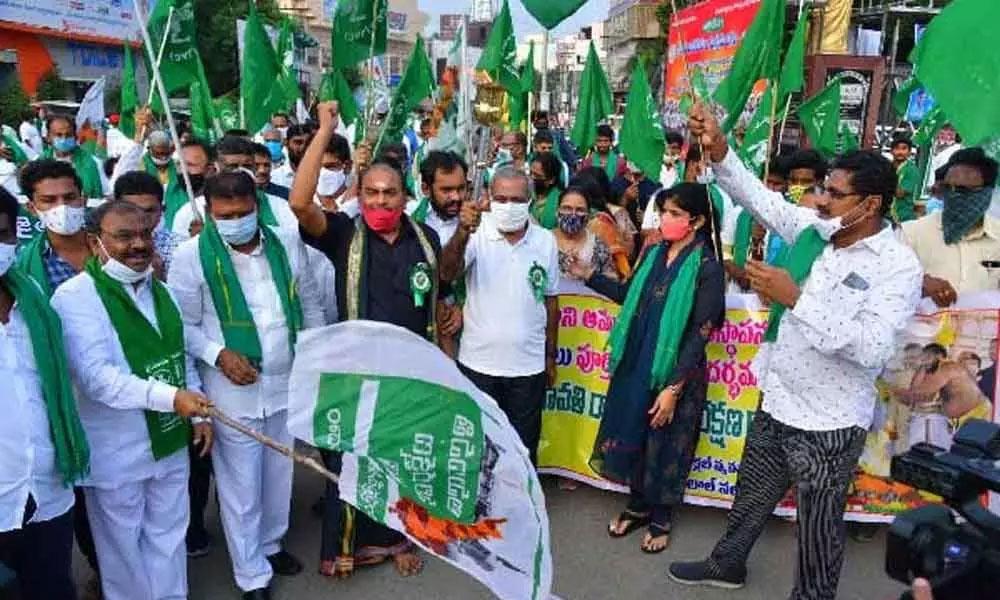 Casteists Comedy Protest at Amaravati! Eenadu Humorous Report!