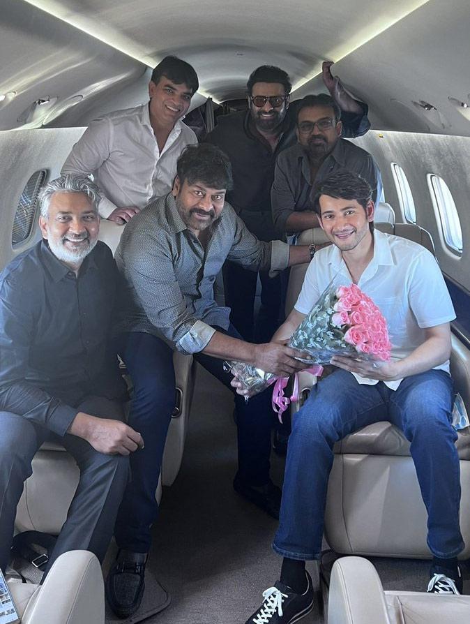 Chiranjeevi surprises Mahesh on flight