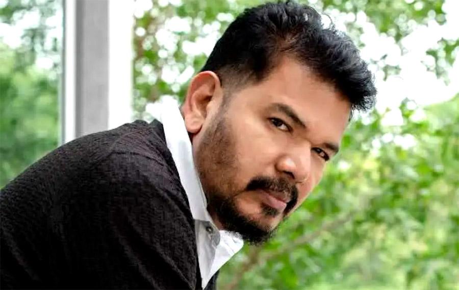 Director Shankar burning his hands