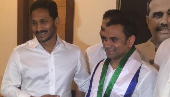 KCR Blackmail? Gedela Jump from JSP, Pawan Master Plan