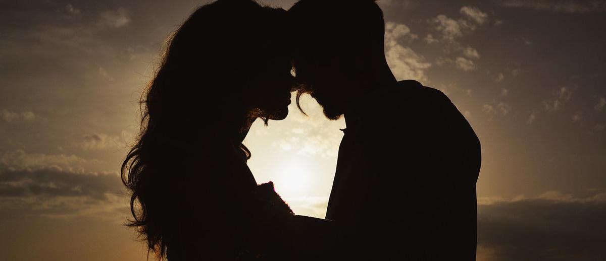 Hot heroine blackmails young hero