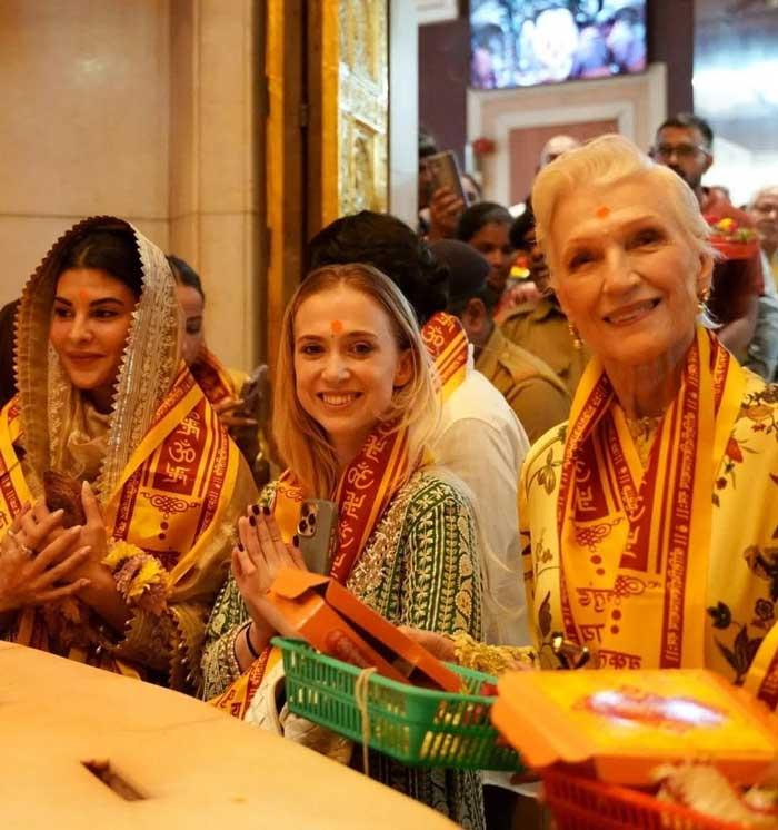 Jacqueline Fernandez Spotted with Maye Musk at Siddhivinayak Temple