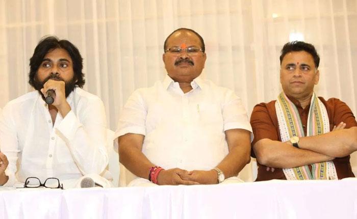 Janasena &amp; BJP Decide to Smash TDP First!