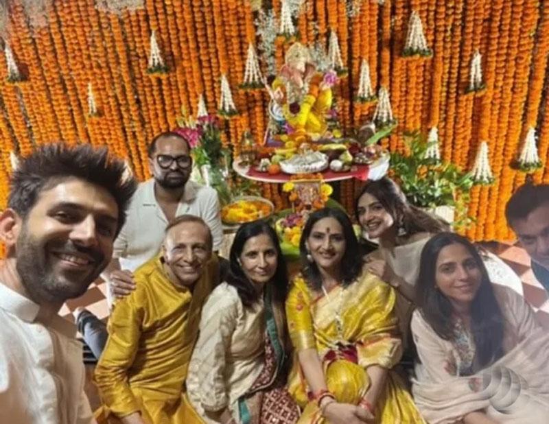 Rumours trigger as Kartik Aaryan-Sreeleela were snapped at Ganesh Visarjan