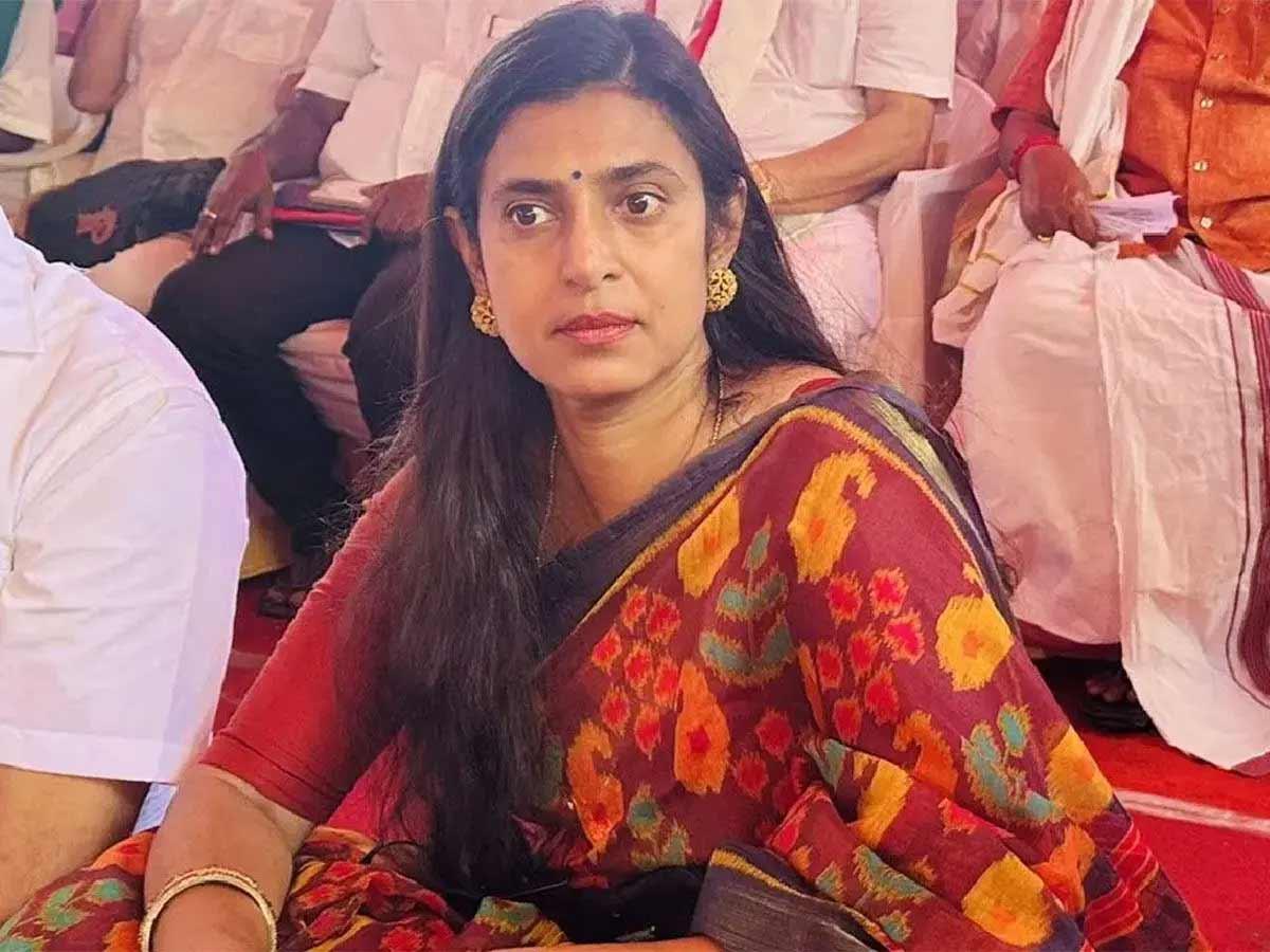 Police arrest Kasthuri finally