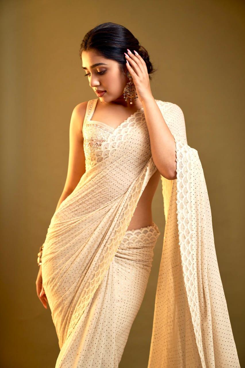 Krithi Shetty pierces hearts in a saree