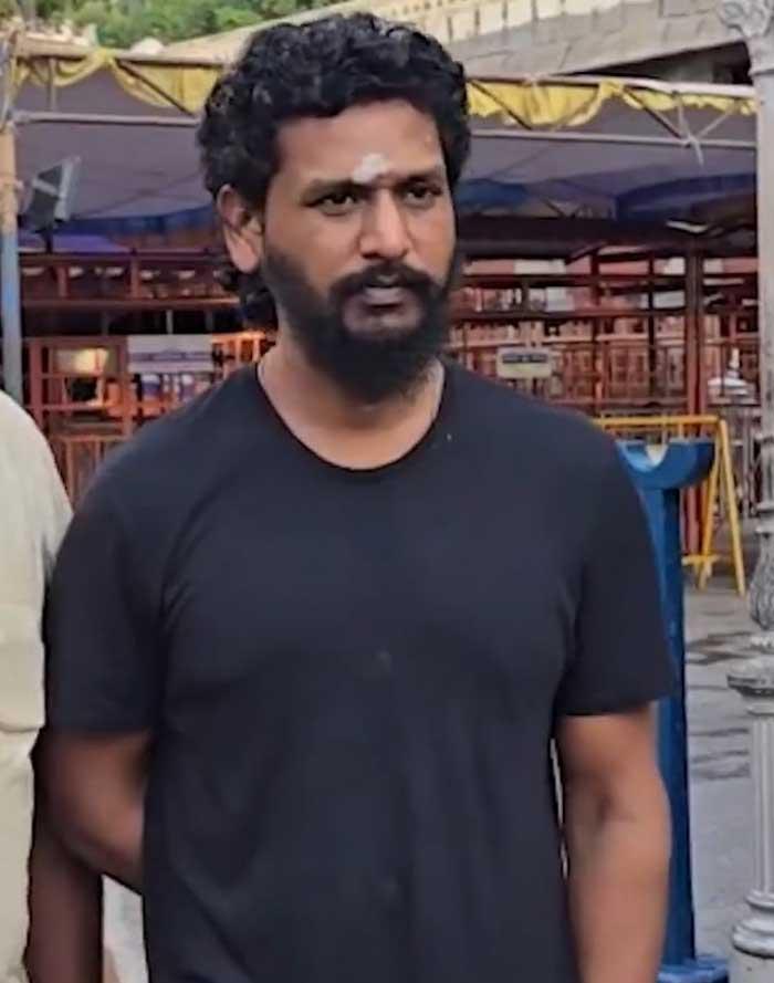 Lokesh Kanakaraj offers prayers at Tiruvannamalai ahead of Coolie release