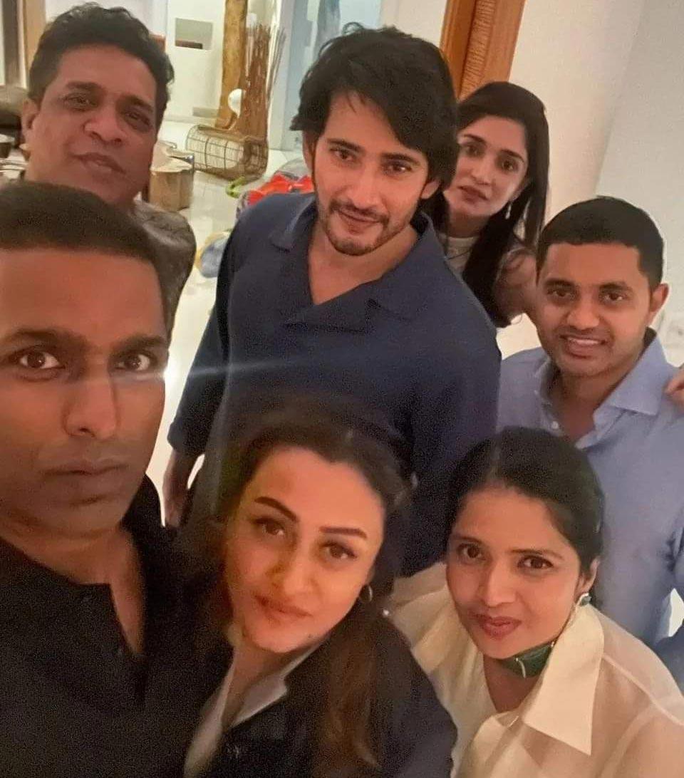Mahesh Babu Looks Dashing In Latest Pics