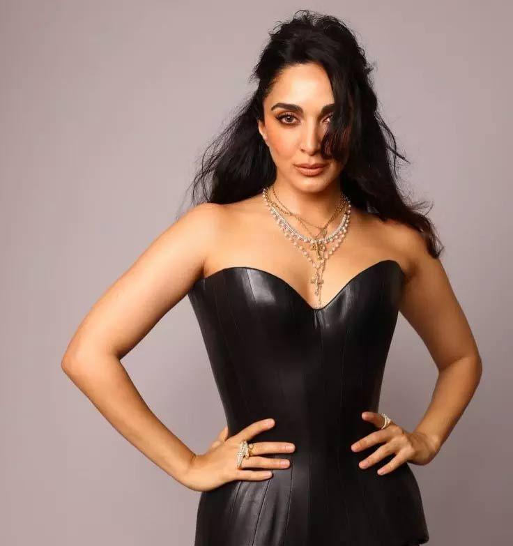 Married actresses shocking with bold roles