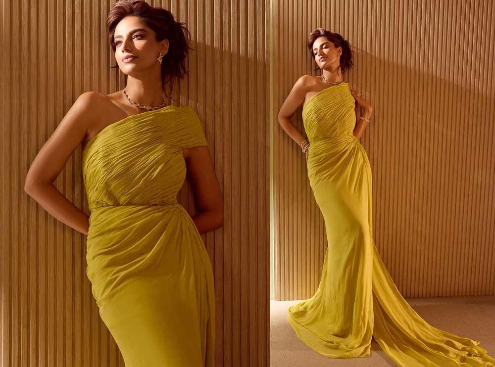 Meenakshi Chaudhary Sets Internet Ablaze