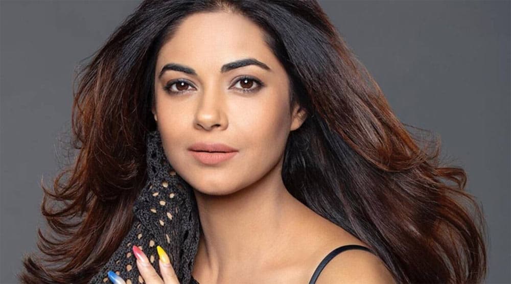 Pawans heroine lands in a huge controversy