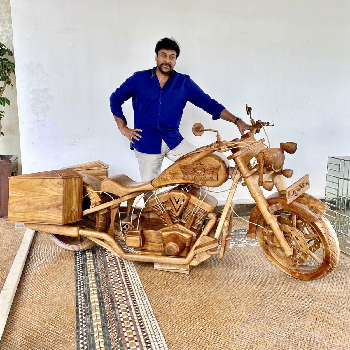 What a Precious Gift from Mohan Babu! What a Stylish Pose of Megastar!