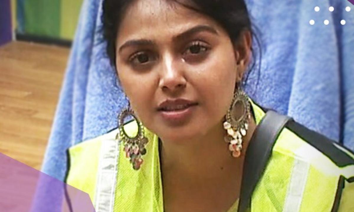 Monal Cries On Alludu Adhurs Sets