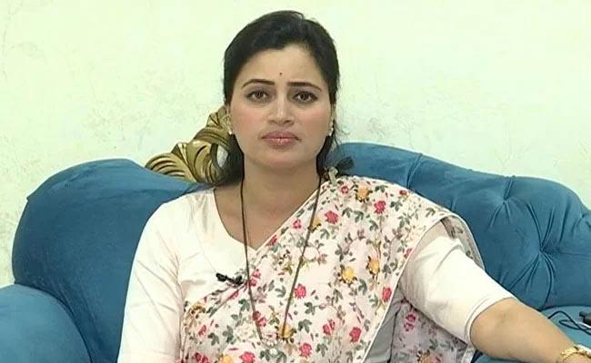 Ex-Telugu actress gets shock from Bombay HC
