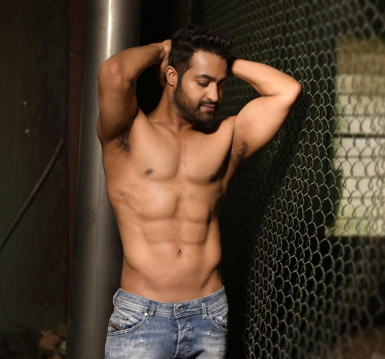 NTR to flaunt his chiseled body in War2