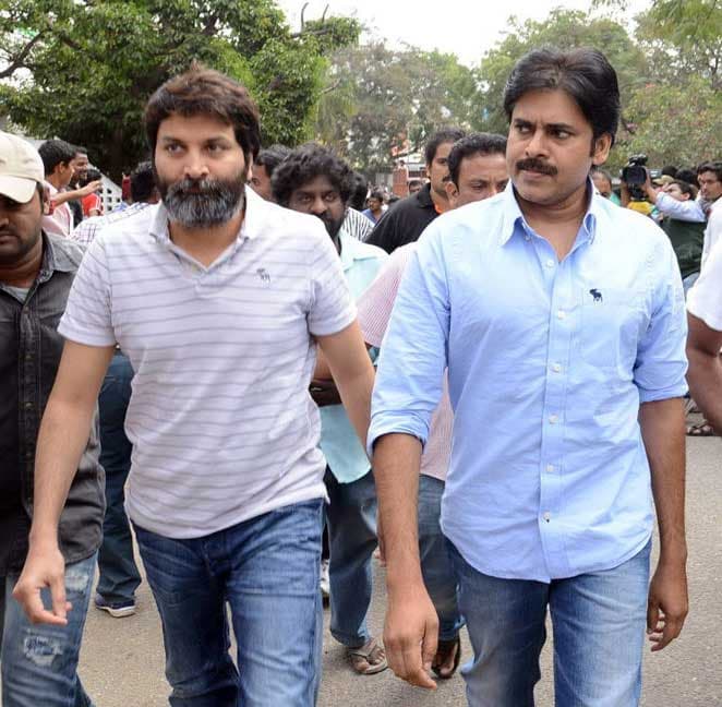 Crazy Banner to Set Pawan-Trivikram's Combo?