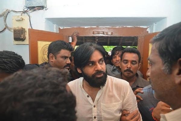 Pawan Emotional Drama To Gain Sympathy!