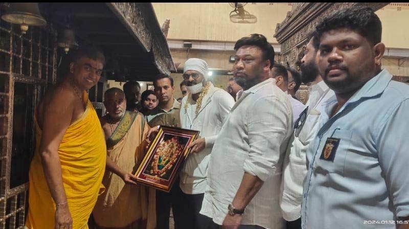 Prabhas prays at  Kateel Sri Durgaparameshwari Temple