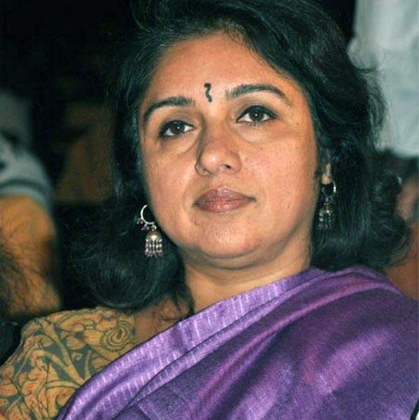 Hero's Father Locks Lady Director!