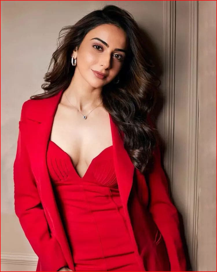 Rakul Preet wows turning red hot