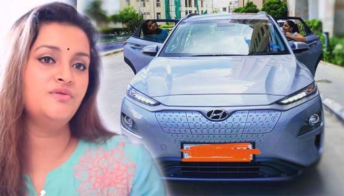 Why Did Renu Desai Sell Off Her Luxury Cars?