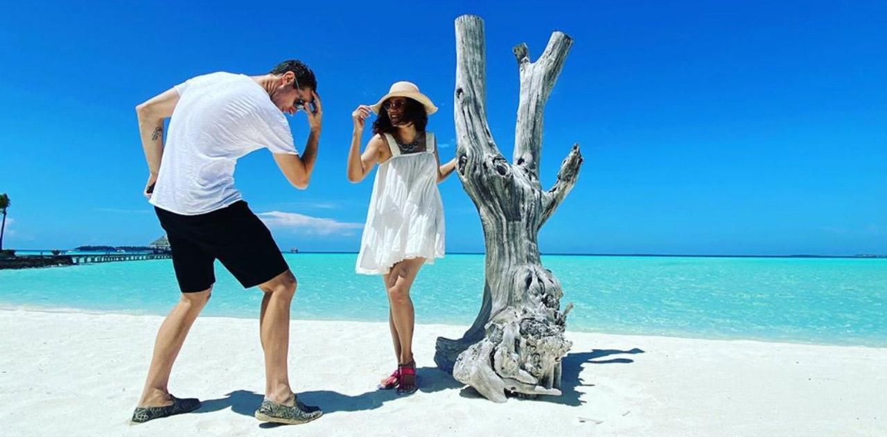 Pic Talk: Actress With Boyfriend At Beach
