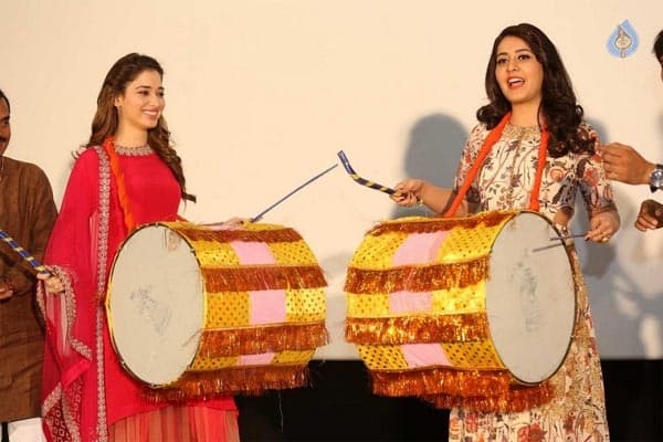 Dol Bhaaje... Tamanna and Rashi Khanna!