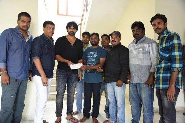 Team 'SFS' Good Gesture on Mega Fan