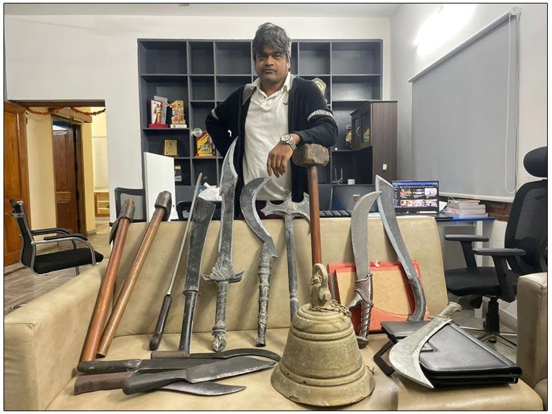 Harish Shankar Swords Pic For Ustaad Bhagat Singh Went Viral