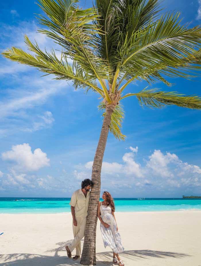 Varun Tej and Lavanya beach side vibes appeals