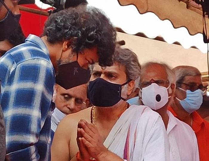 Tamil Star Vijay Pays His Last Respects To SPB
