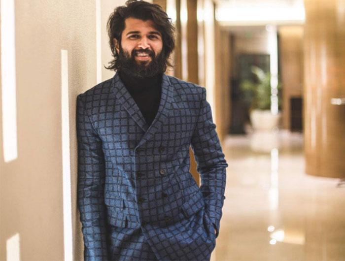 Vijay DeverakondaÂ Beats All Top Heroes Here