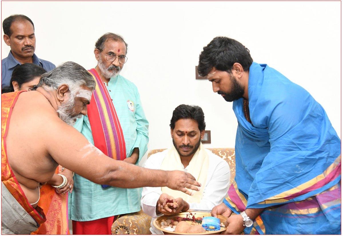 Will Spiritual Sojourn Make Jagan As CM