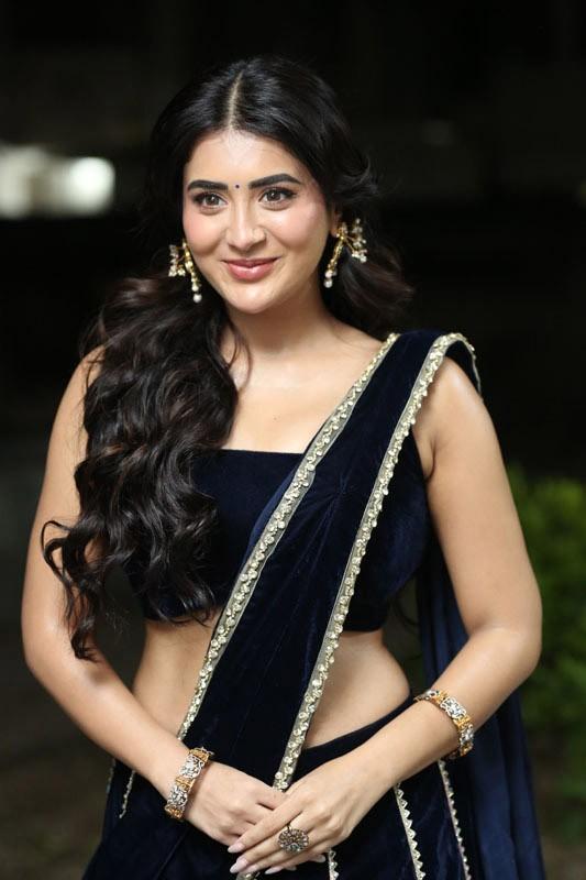 Rashi Singh Photos