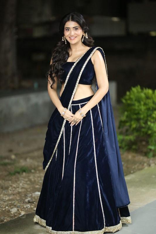 Rashi Singh Photos