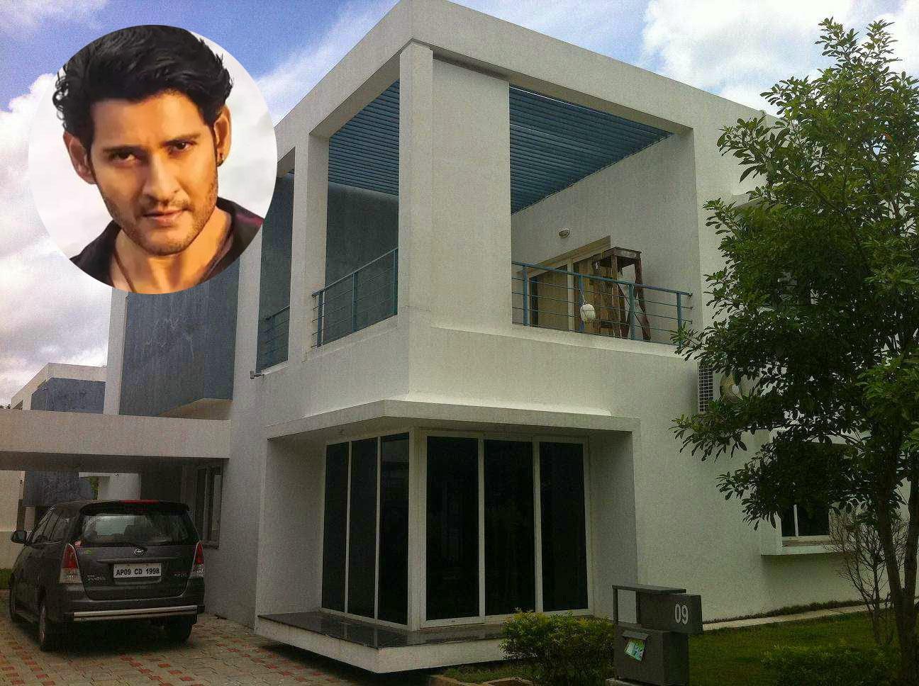 A thief caught while trying to rob Mahesh Babu House