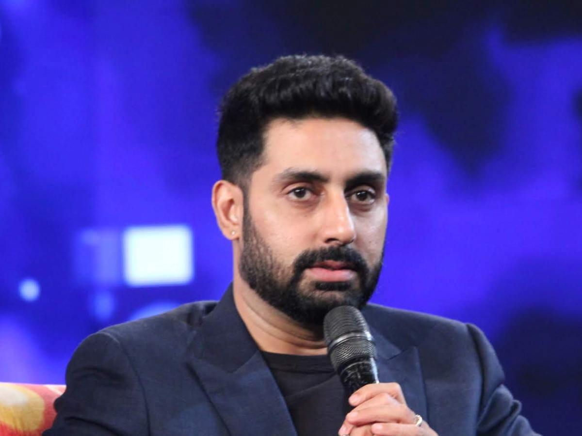 Abhishek Bachchan to play antagonist in SRK movie