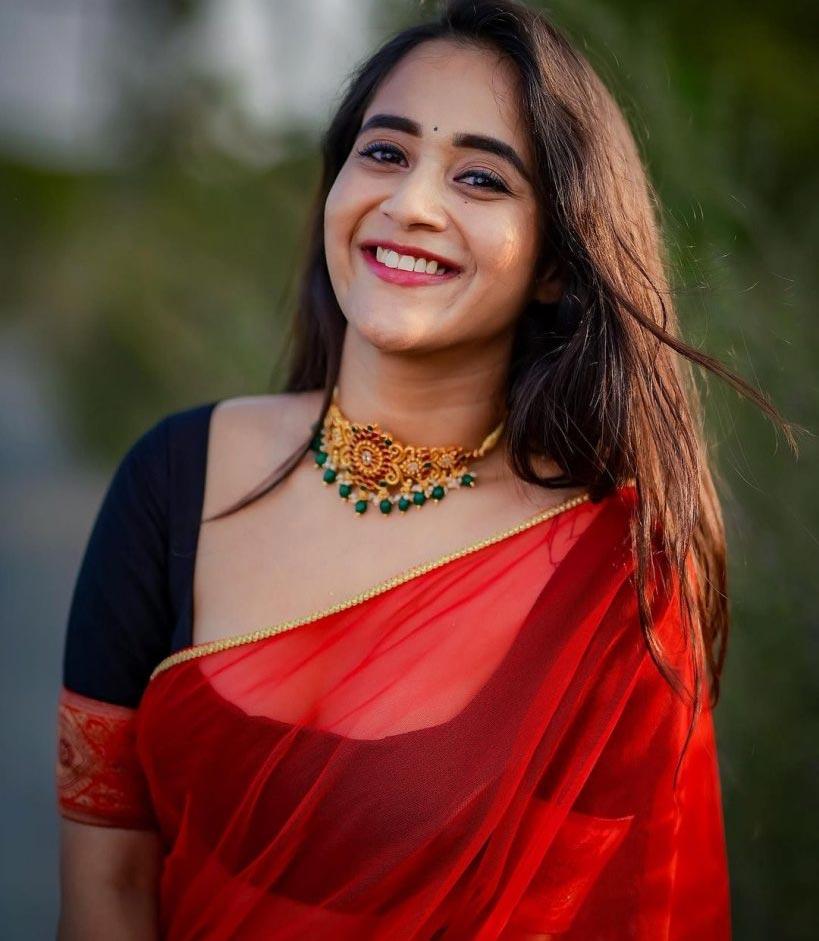 After breakup with Shannu: Deepthi Sunaina