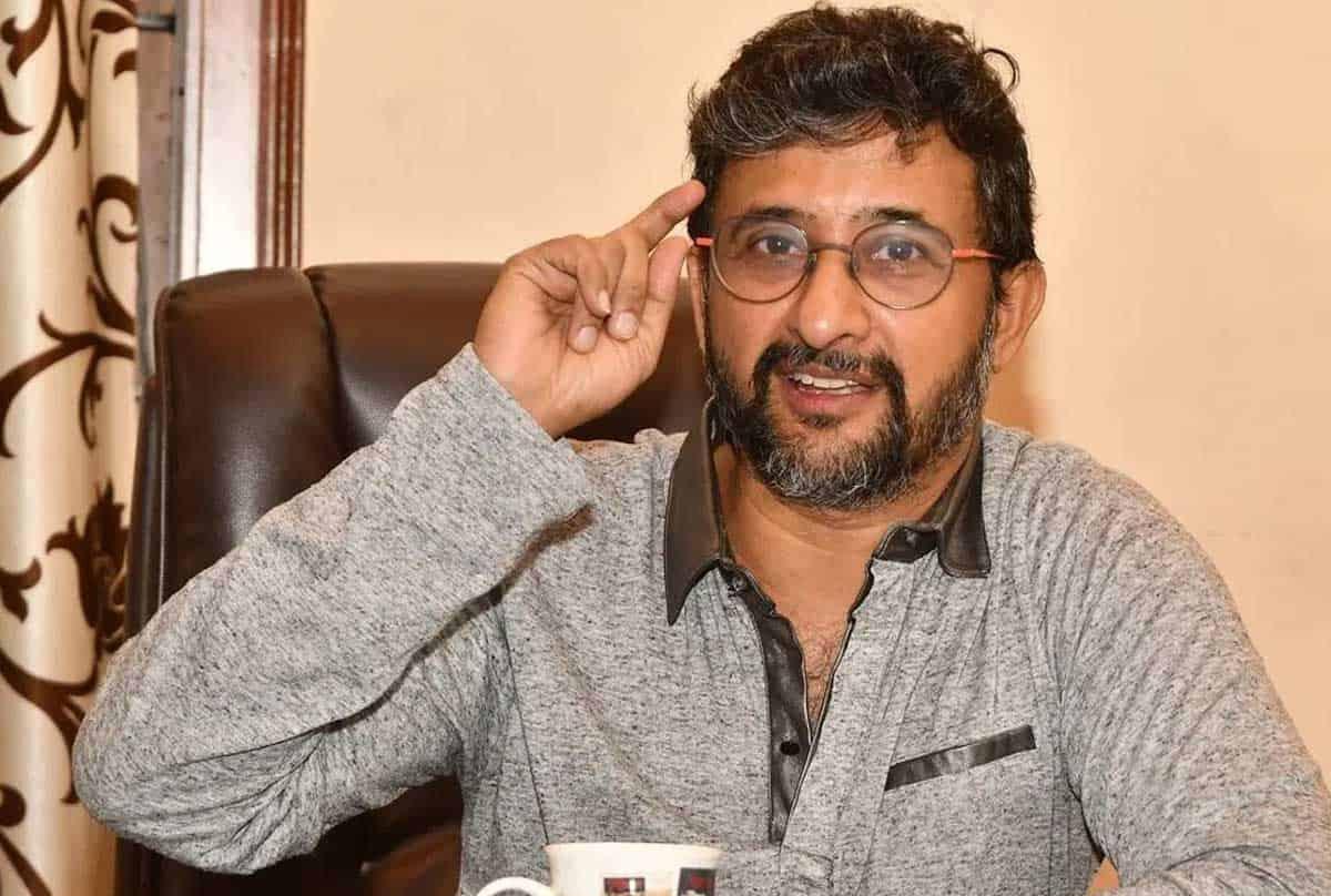 Again Director Teja Sensational Comments on Uday Kiran Death