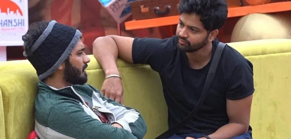 Akhil - Sohail begging Bigg Boss to not telecast this