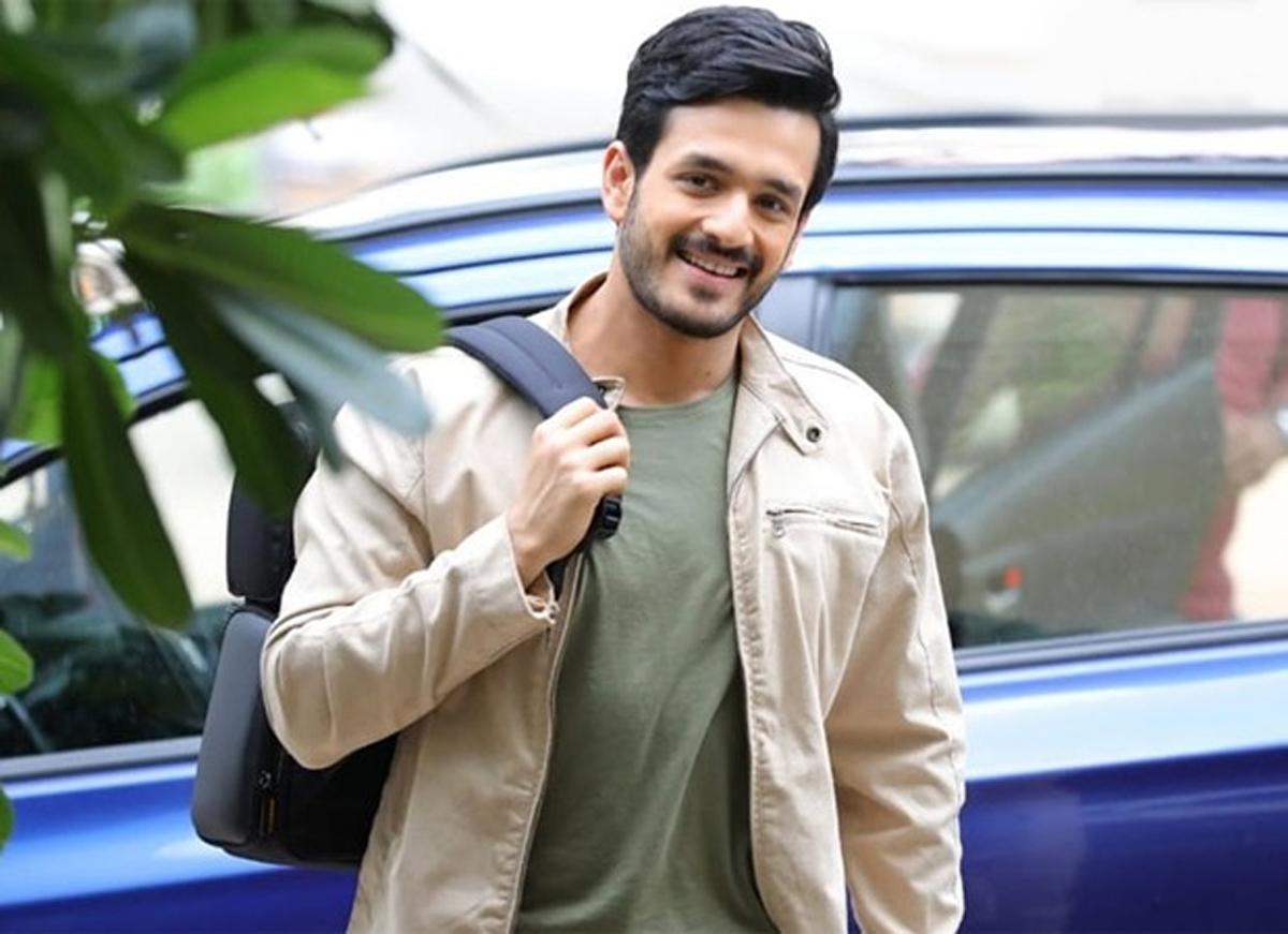 Akhil to romance Mumbai model