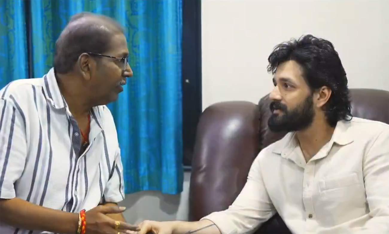 Akhil visits our senior fan Sarveswara house 