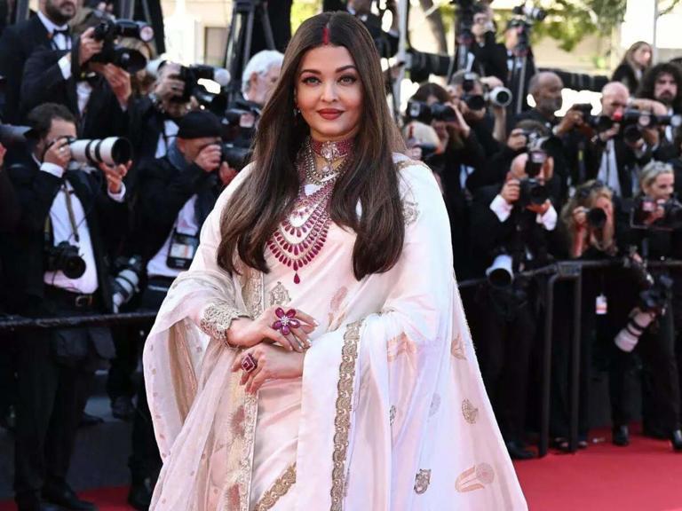 All eyes on Aish Rai 500-carat necklace