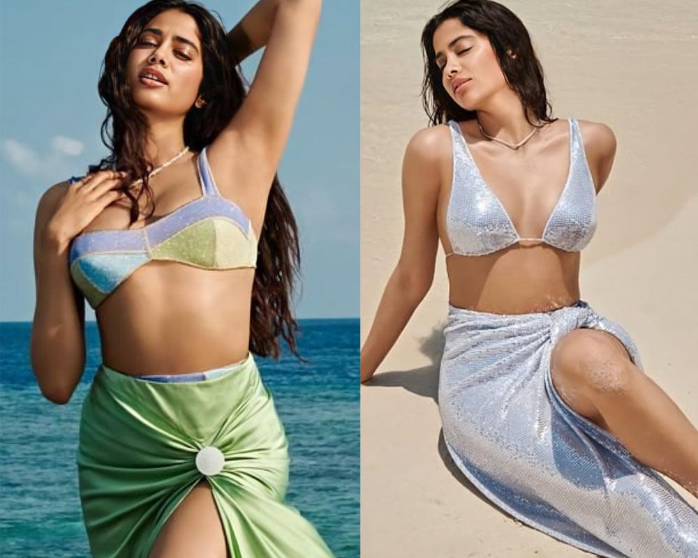 All the big screen beauties are on the beach.!