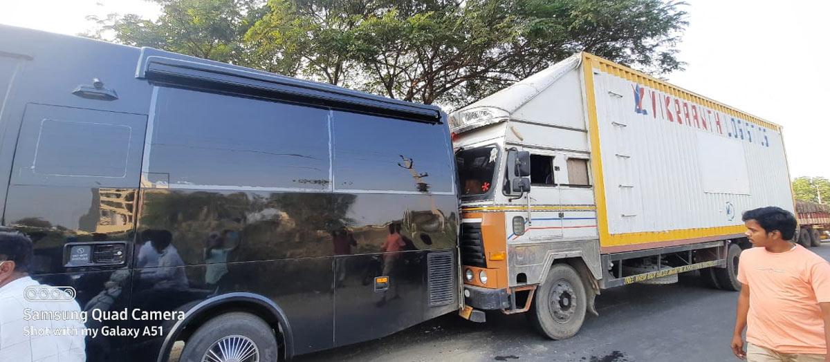 Allu Arjun caravan accident