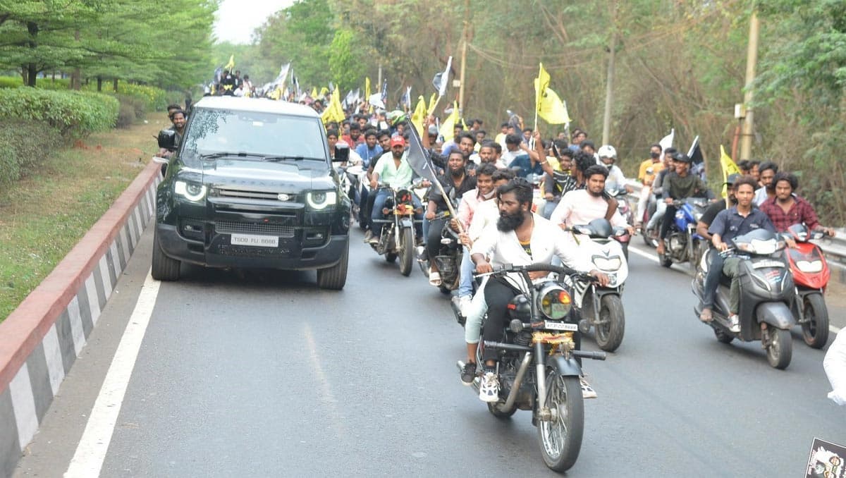 Allu Arjun lands in Vizag