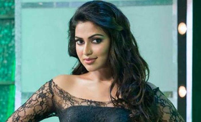 Amala Paul Sensational Comments on Director 