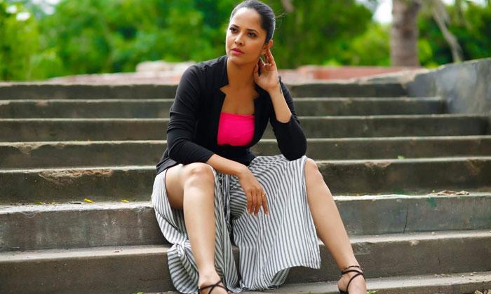 Anasuya out from Pushpa Movie